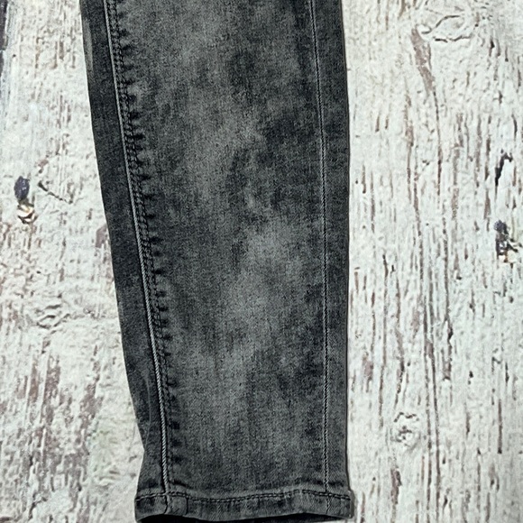 Lucky Brand Black Denim Medium Wash Charlie Skinny Pants Women's Jeans - Picture 6 of 9